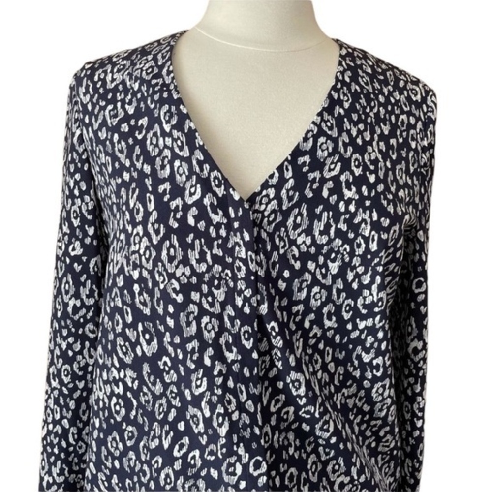 Banana Republic V neck button down long sleeve top blouse womens medium